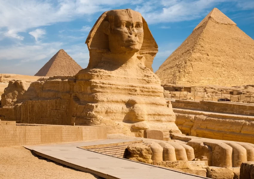 Great Sphinx in Giza x