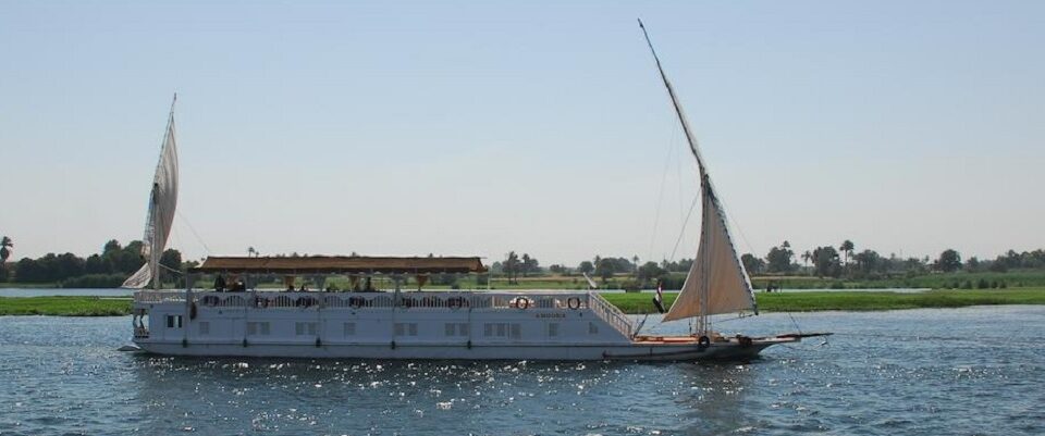 Amoura Dahabiya Nile Cruise x